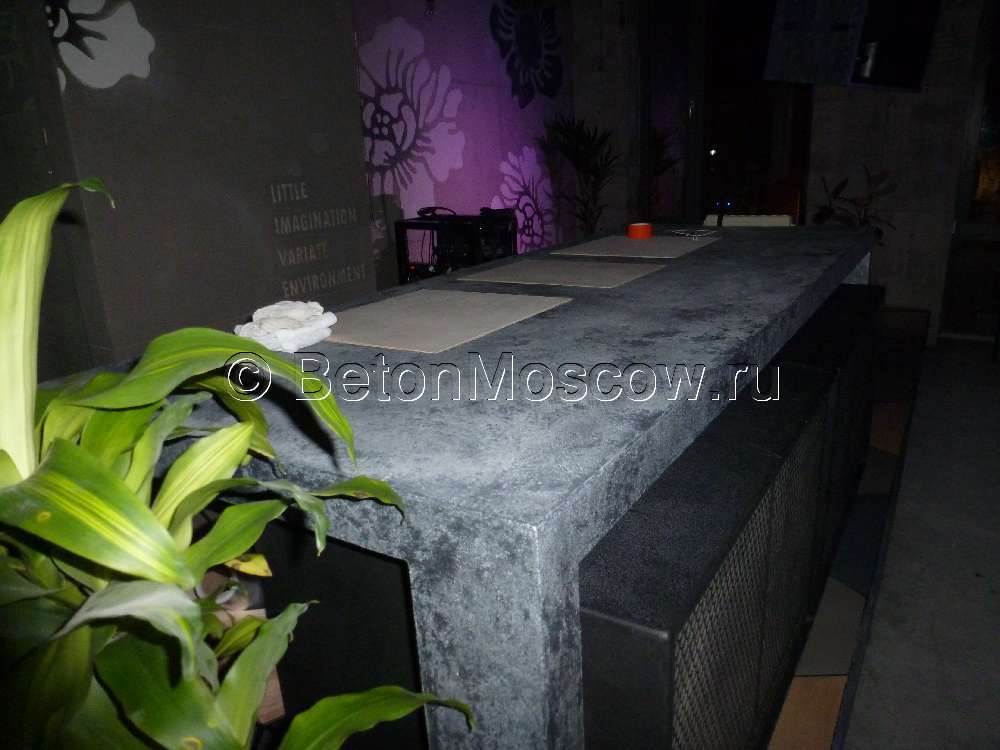 Стойки респшен из бетона и столы в Москве. Фото 6