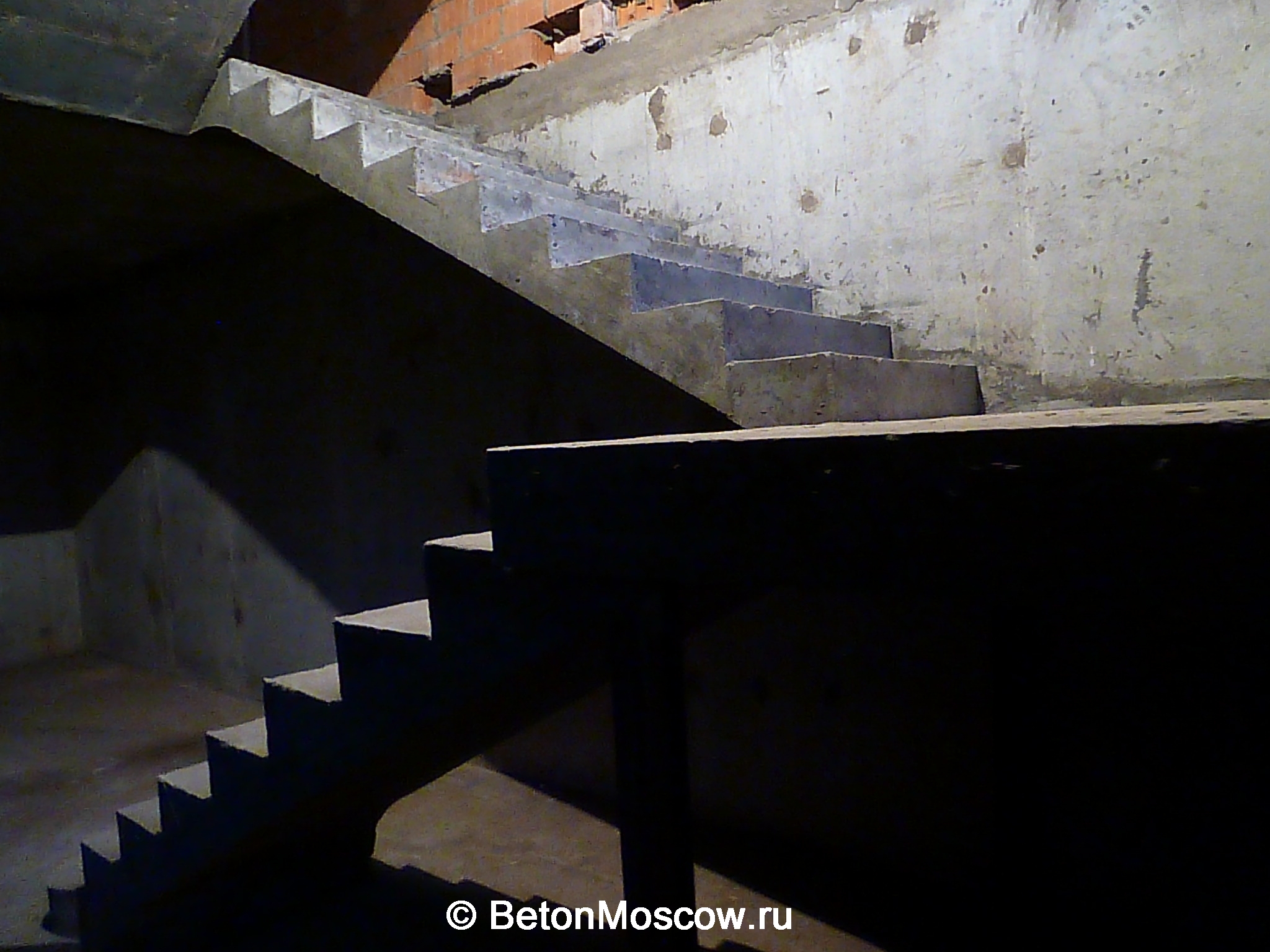 Монолитная бетонная лестница в городе Зеленограде. Фото 2