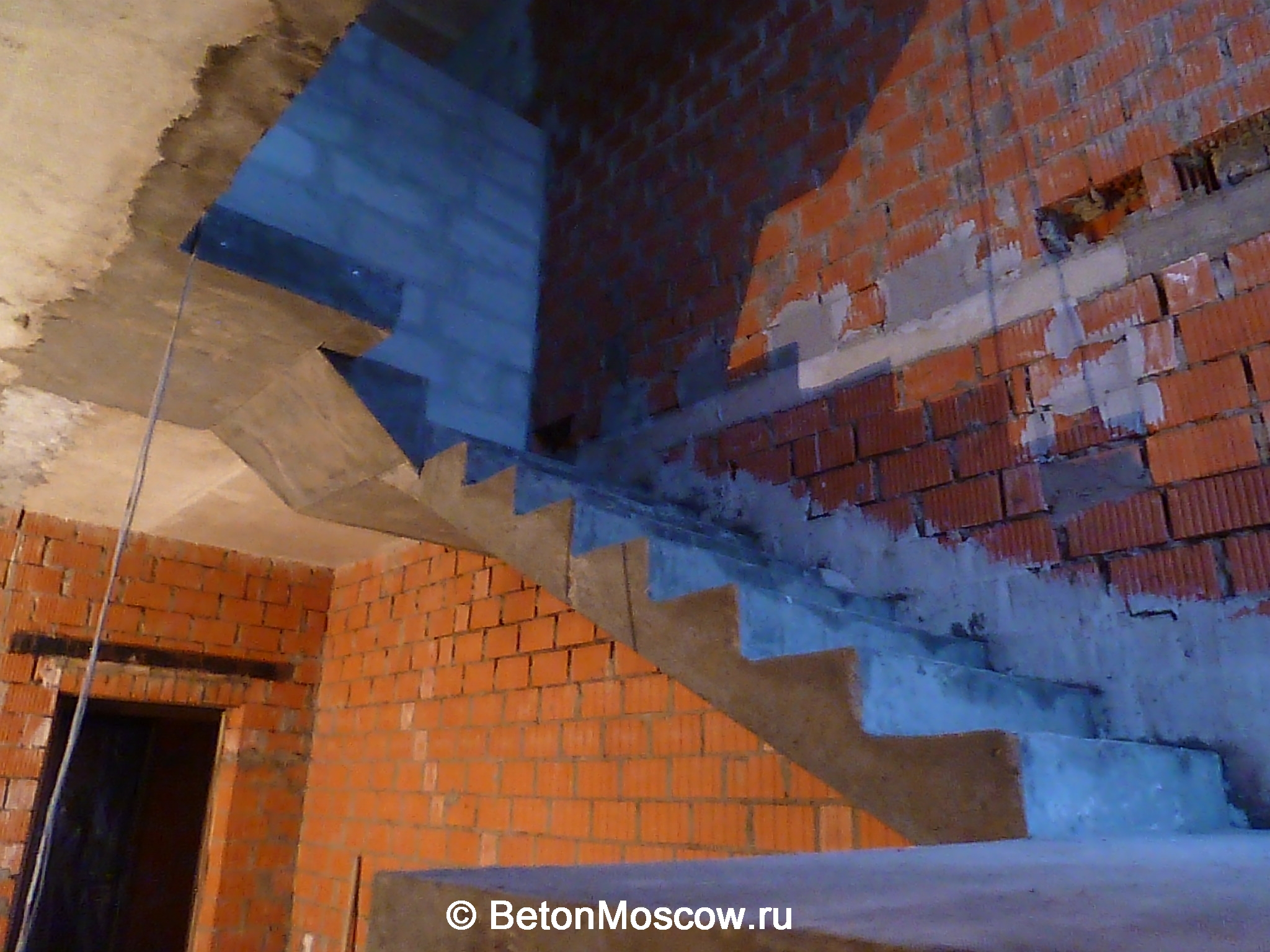 Монолитная бетонная лестница в городе Зеленограде. Фото 4