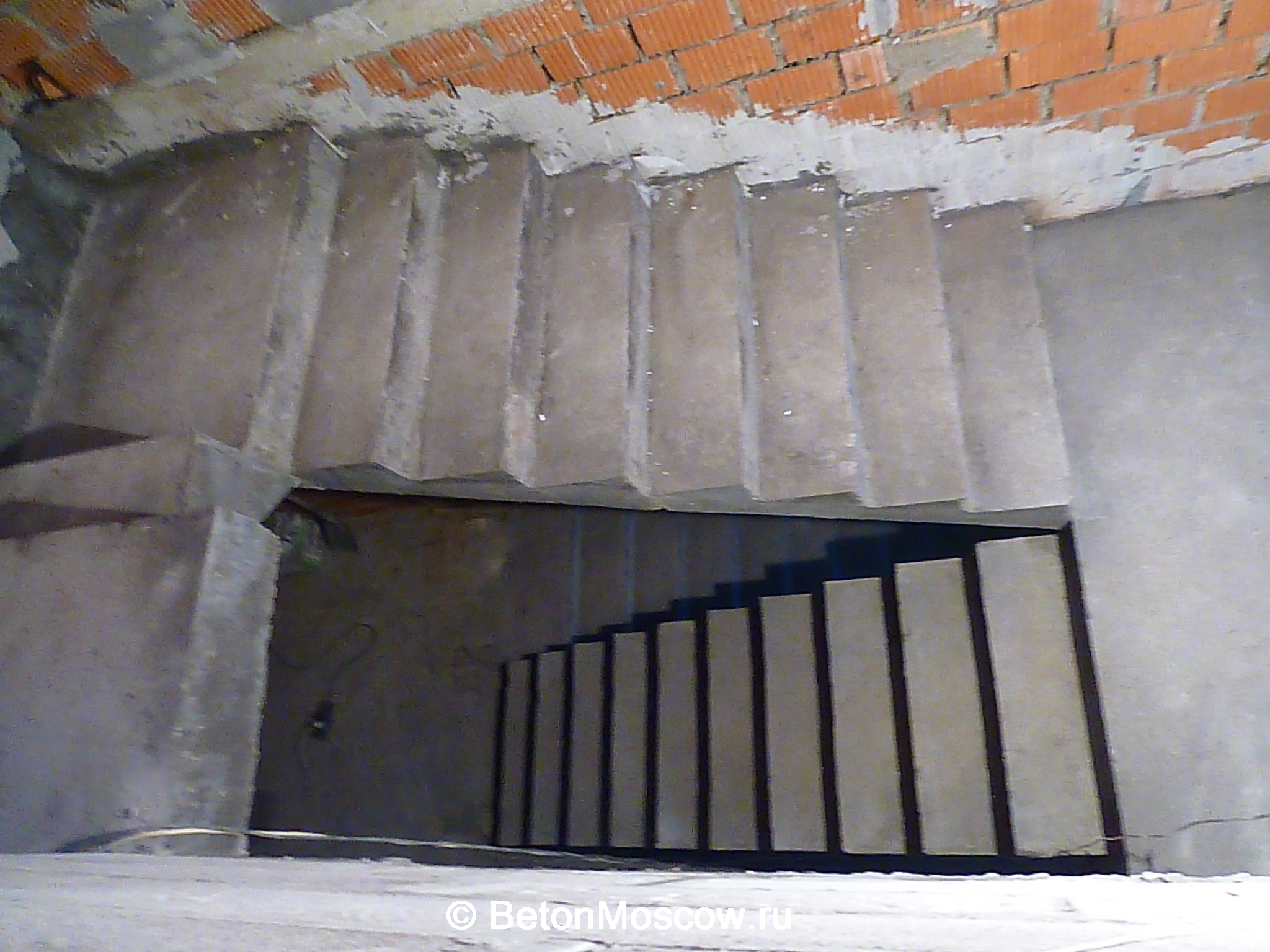 Монолитная бетонная лестница в городе Зеленограде. Фото 5