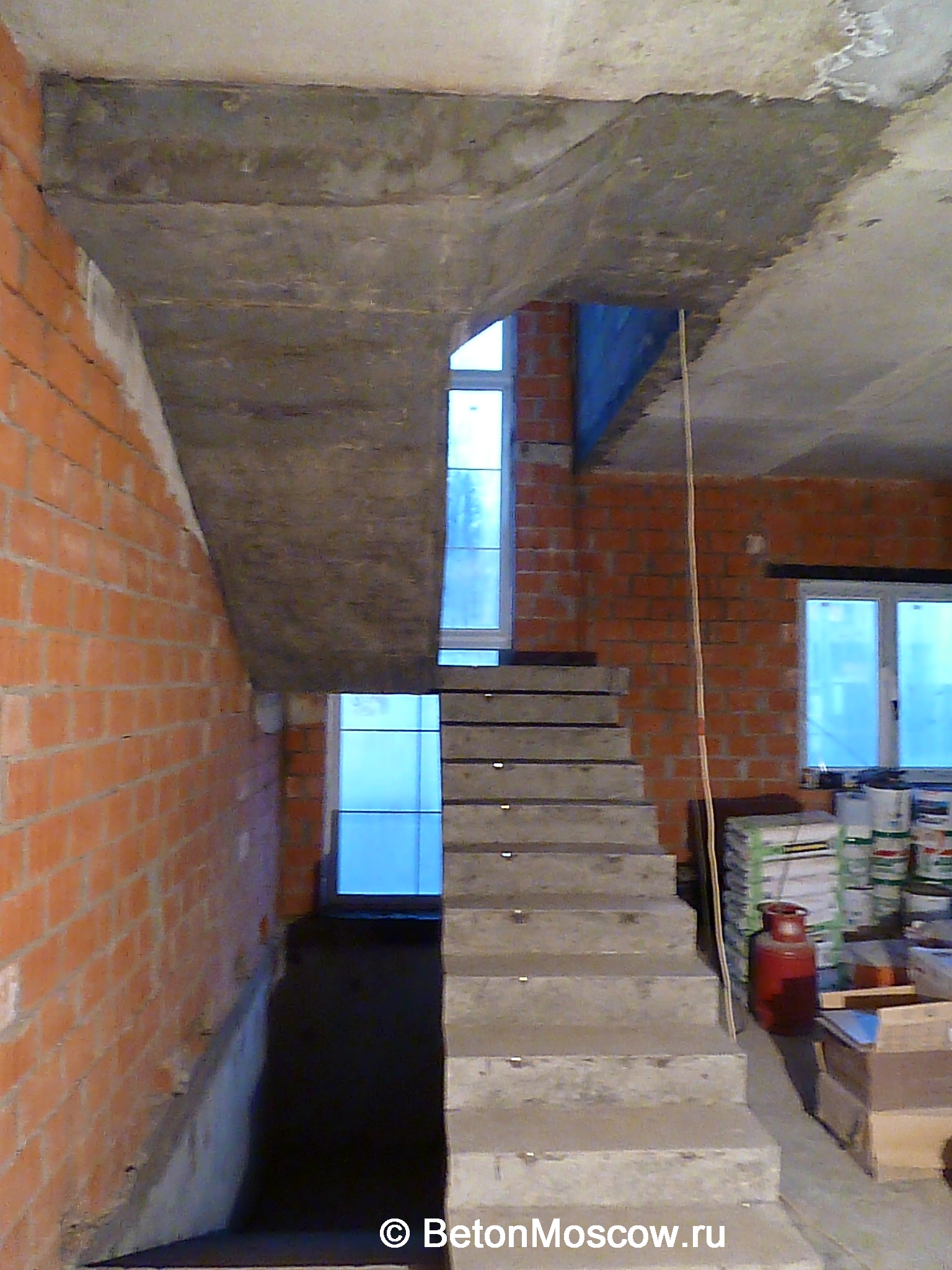 Монолитная бетонная лестница в городе Зеленограде. Фото 6