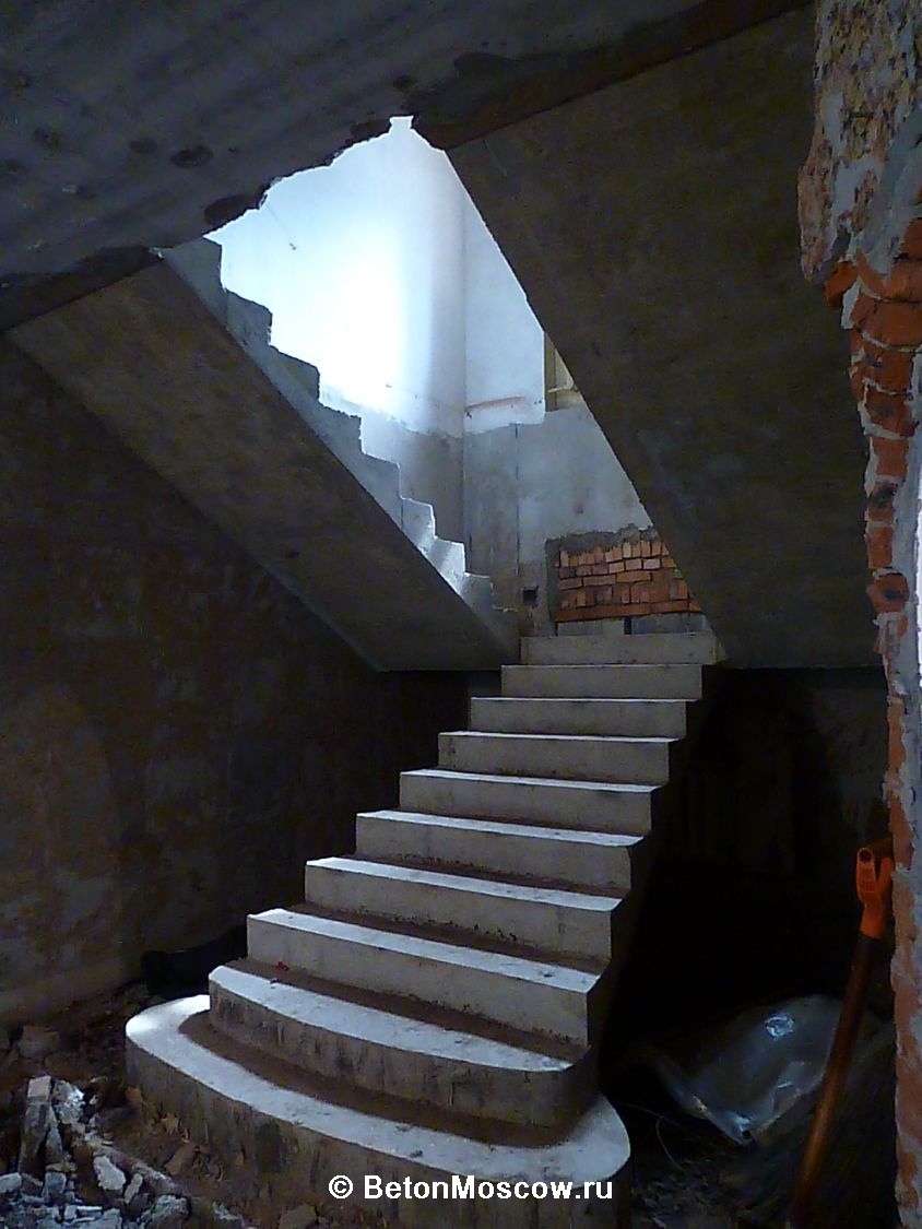 Монолитная бетонная лестница в СНТ Творчество. Фото 12