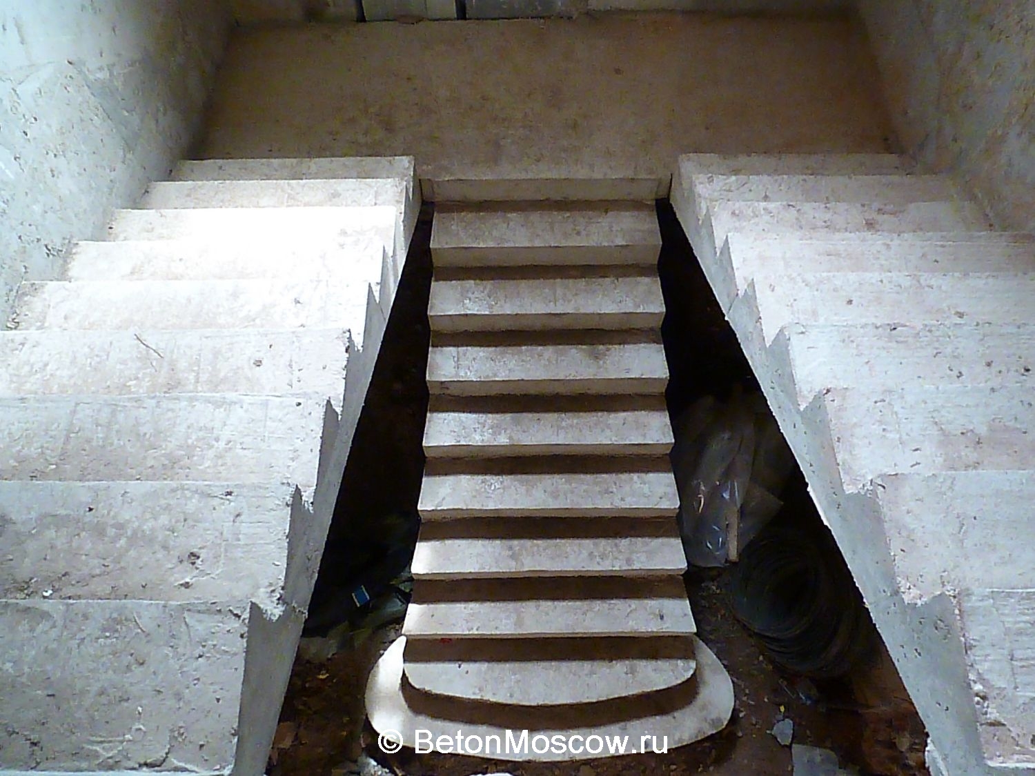 Монолитная бетонная лестница в СНТ Творчество. Фото 3