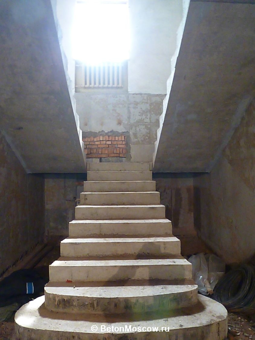 Монолитная бетонная лестница в СНТ Творчество. Фото 4