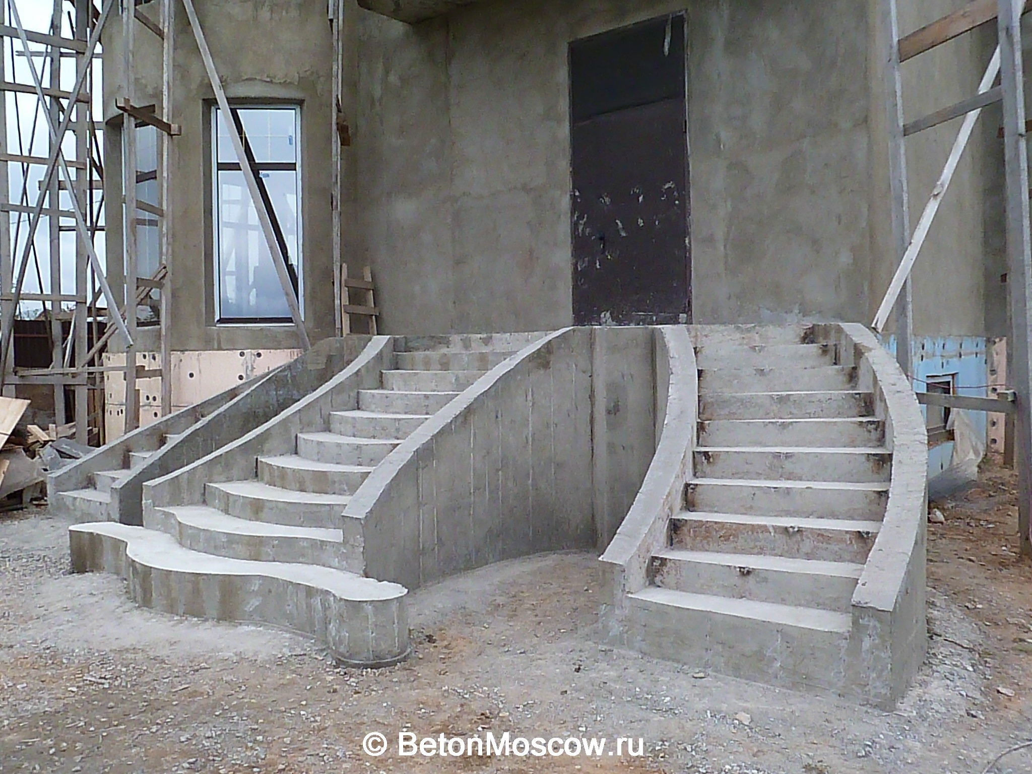 Бетонная уличная лестница в Звенигороде. Фото 15