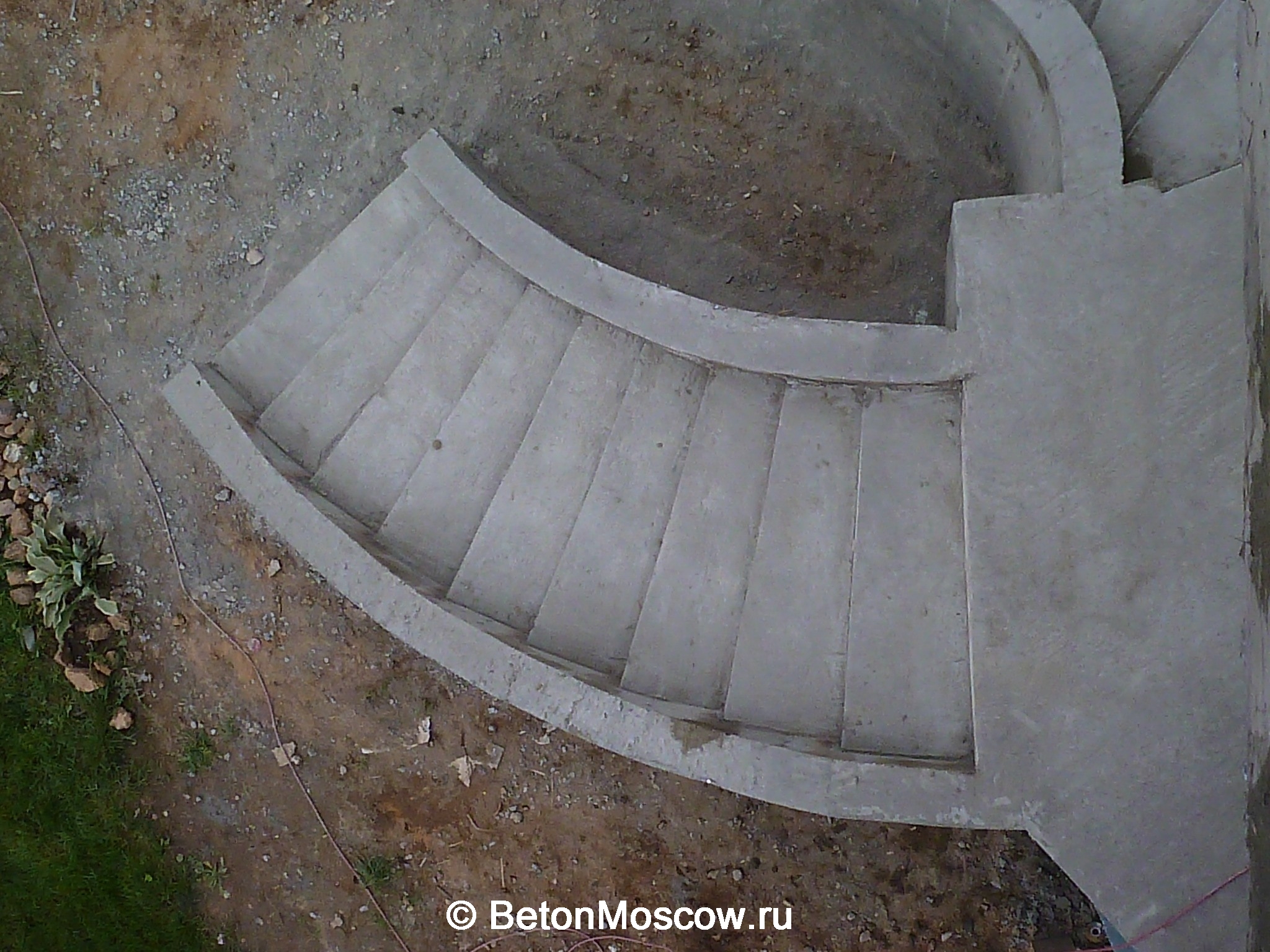 Бетонная уличная лестница в Звенигороде. Фото 9