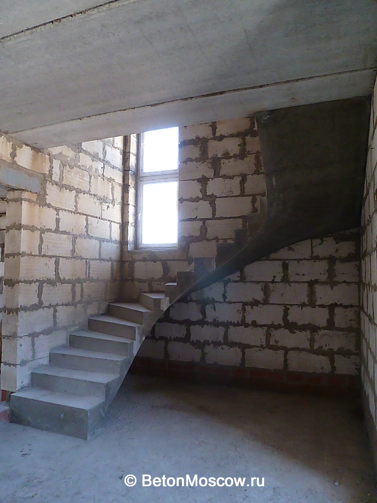 Лестница из бетона в коттеджном посёлке Варежки (2). Фото 4
