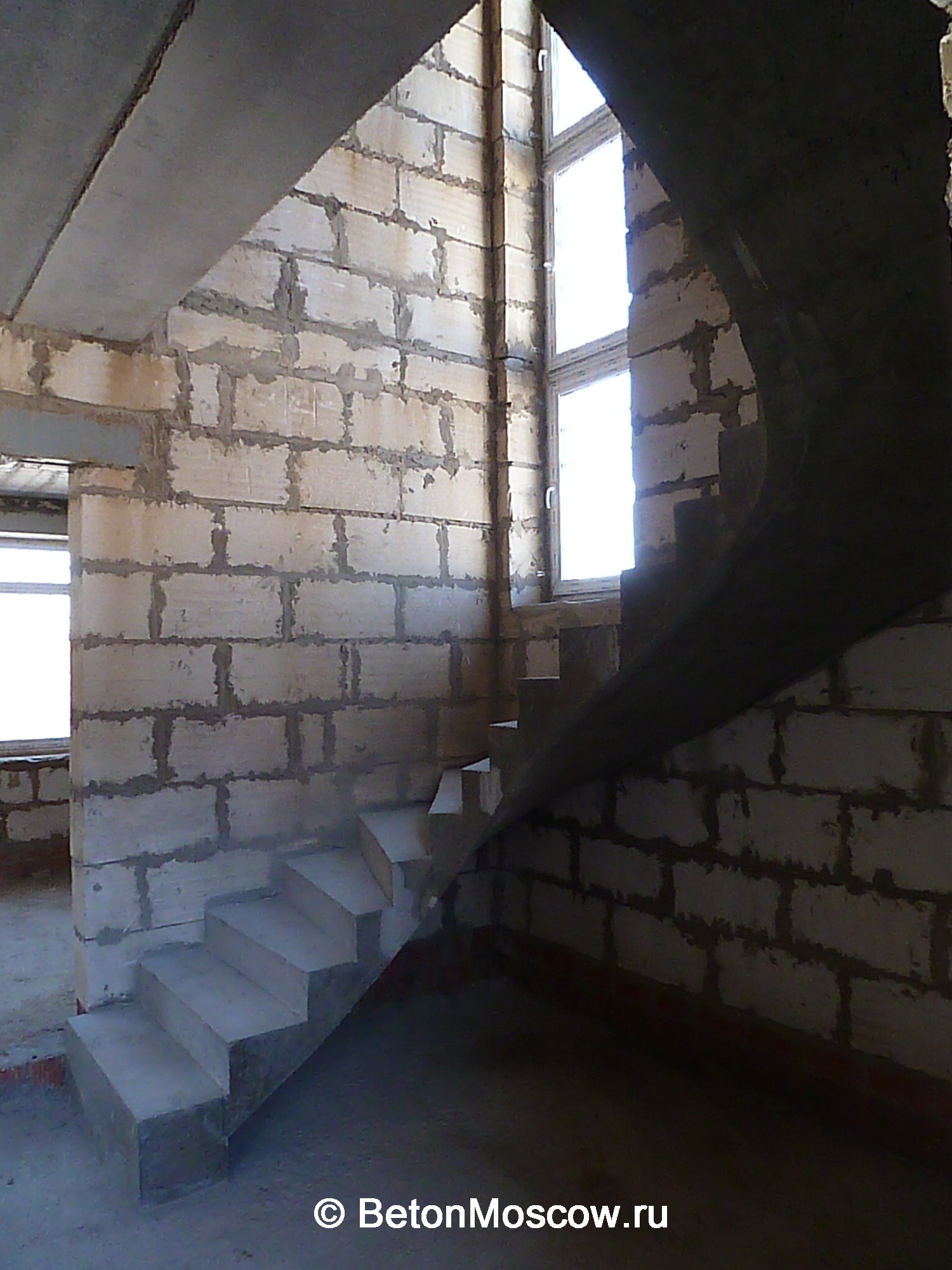Лестница из бетона в коттеджном посёлке Варежки (2). Фото 5