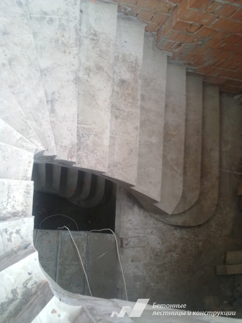 Лестница бетонная в коттеджном посёлке Векшино. Фото 1