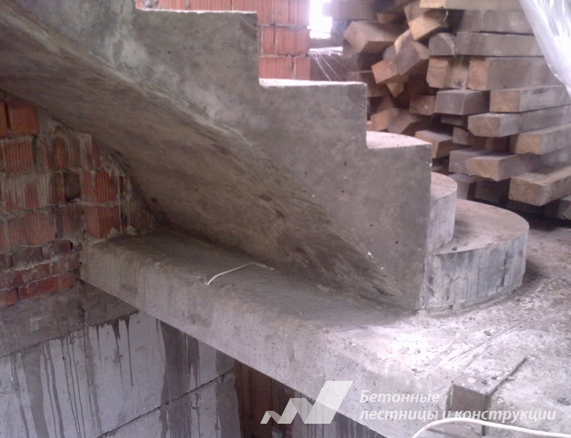 Лестница бетонная в коттеджном посёлке Векшино. Фото 4