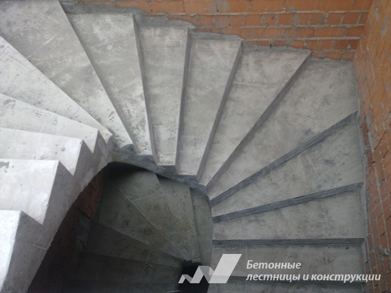 Лестница бетонная в коттеджном посёлке Векшино. Фото 5