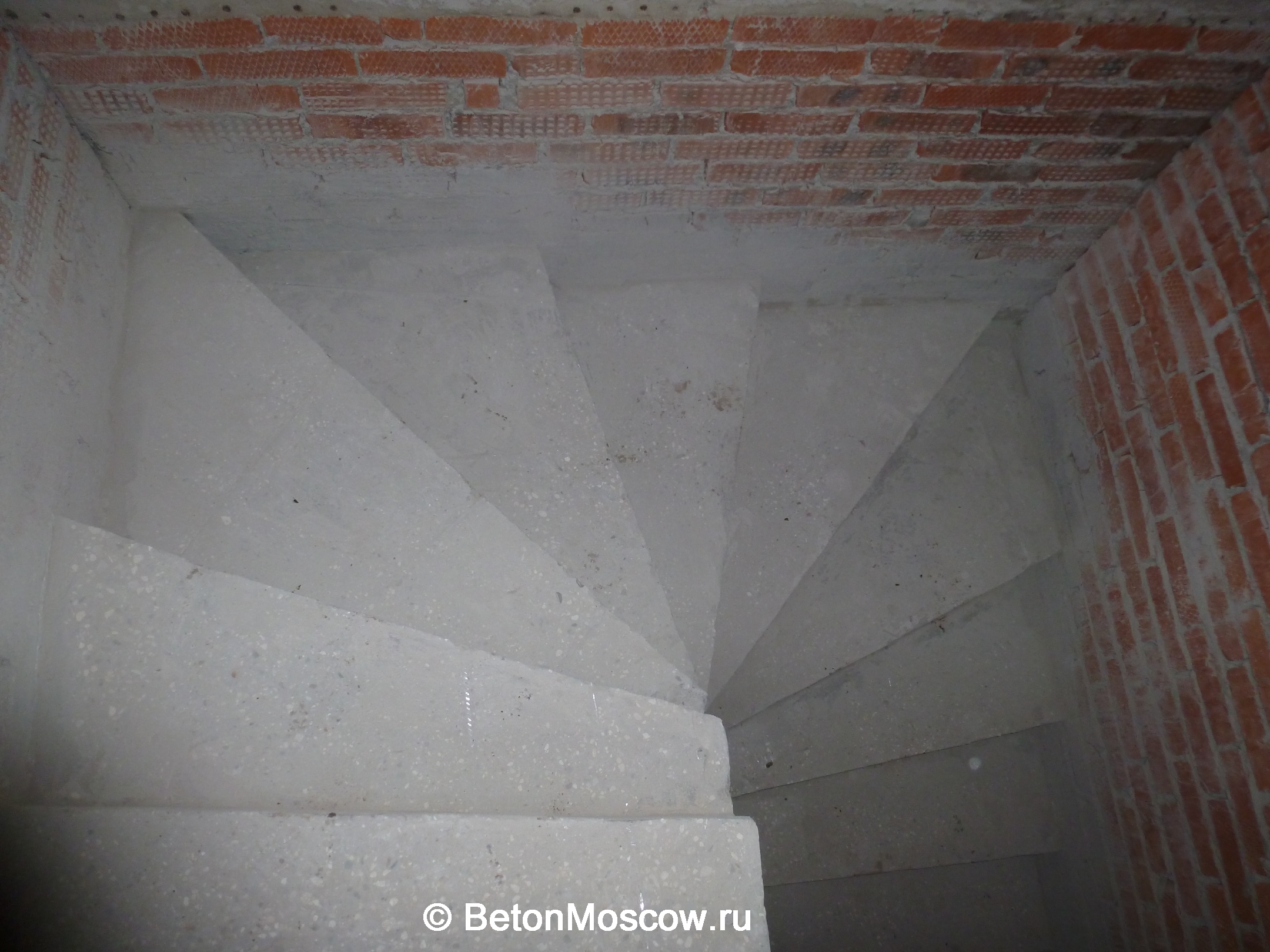 Монолитная бетонная лестница в посёлке Яхонтовый лес. Фото 2
