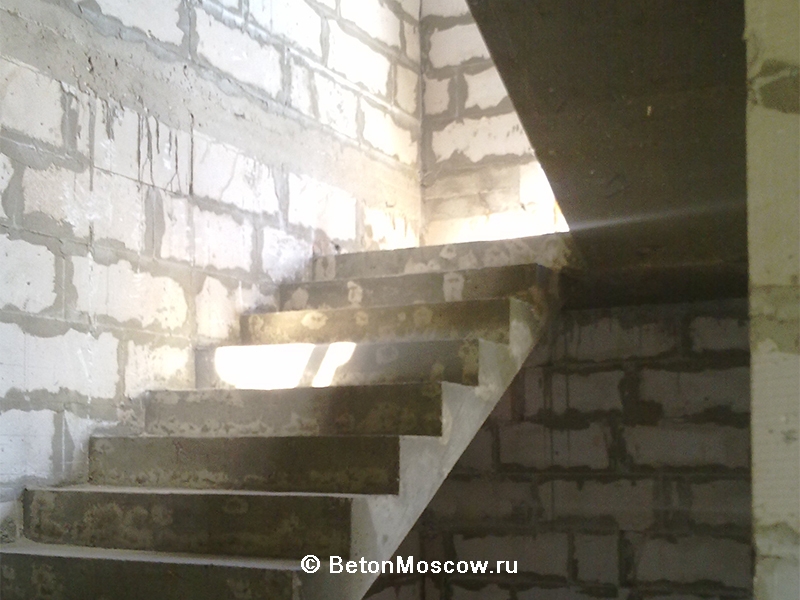 Лестница из железобетона в посёлке Зосимово. Фото 1