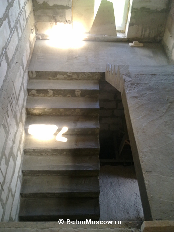 Лестница из железобетона в посёлке Зосимово. Фото 5