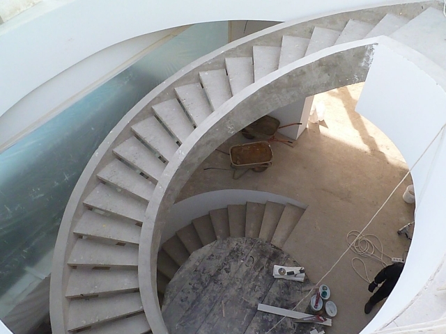 Бетонная лестница на косоуре. Фото 2