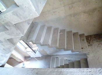 Маршевая лестница из бетона в посёлке Берёзка