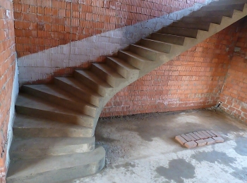 Лестница из бетона в деревне Борки
