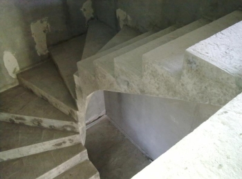 Лестница монолитная в коттеджном посёлке Дудкино