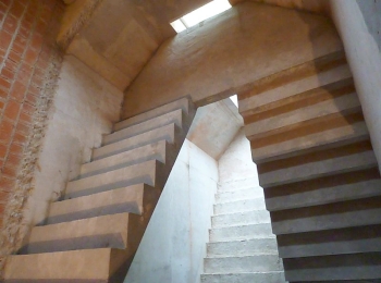 Монолитная лестница в коттеджном посёлке Фирсановка лайф(2)