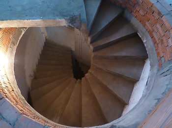 Лестница монолитная в коттеджном посёлке Кружева