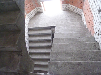 Монолитная лестница в коттеджном посёлке Пласкино