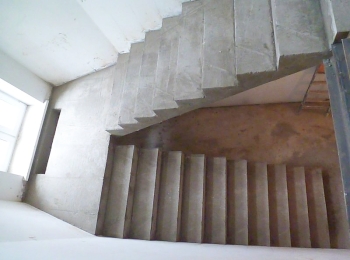 Бетонная лестница в коттеджном посёлке Поповка