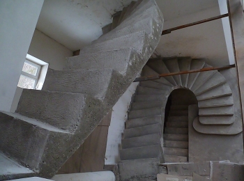 Лестница из бетона в деревне Шишкино