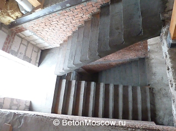 Лестница бетонная в посёлке Сиеста