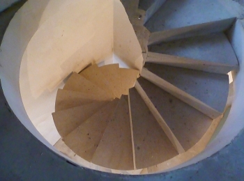 Бетонная лестница винтовая в коттеджном посёлке Троица
