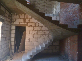 Монолитная лестница в посёлке Птичье